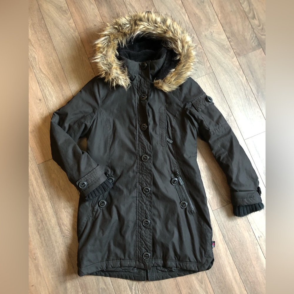 ⭐️Like⭐️NEW⭐️Winter Parka •Beautiful Fur Hood •Water & Snow Repellent •Small